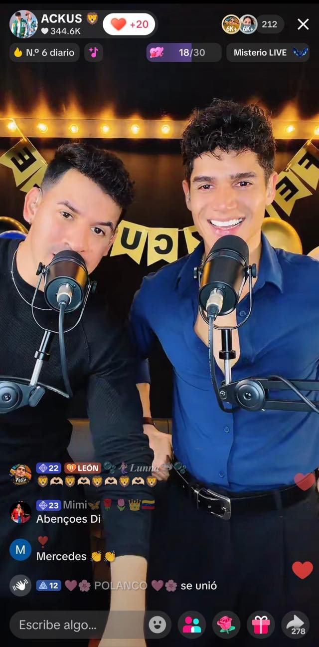 Dúo de talento musical en LIVE