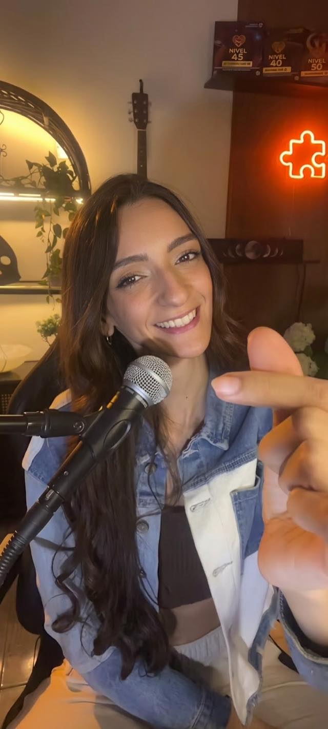 Creadora CYGNUZ de talento musical en LIVE